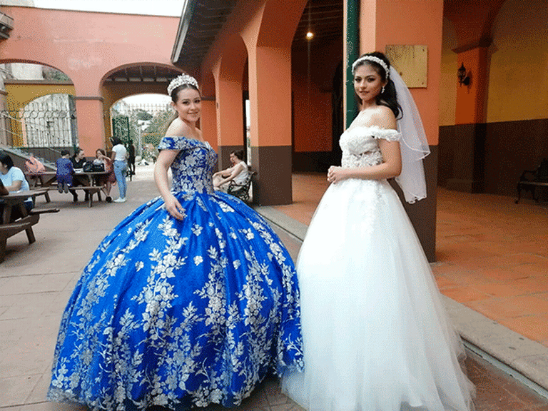 Vestidos para quinceañeras en Los Angeles - El Faro Plaza