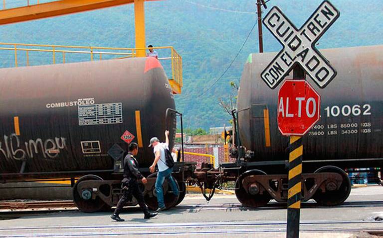 Avanza proyecto de puente elevado en la colonia Modelo de Río Blanco Carlos  González Licea, vecino y promotor del proyecto, dijo que llevan años  buscando la intervención de la SIOP - El